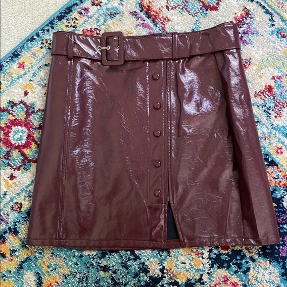 J.O.A New Women’s Large Maroon Pleather Faux Leather Button Down Skirt with Belt - Picture 3 of 12